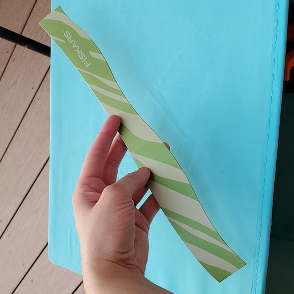 Paper edge tear tool (wave shape) by Fiskars - Picture 4 of 4